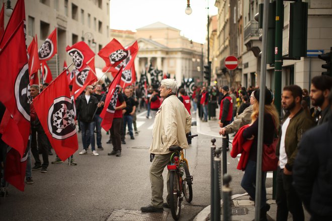 Novofašisti iz gibanja CasaPound so novembra paradirali v Trstu, v Gorici pa nazadnje maja leta 2015. Foto: Jure Eržen/Delo