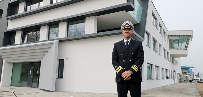 Direktor uprave za pomorstvo Jadran Klinec si poleg novih prostorov za učinkovito opravljanje nalog želi še najmanj 12 novih uslužbencev. Foto Boris Šuligoj