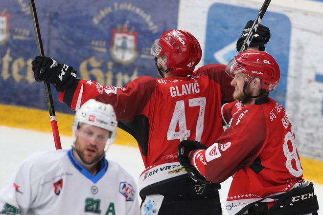 Gašper Glavič se je veselil prvega gola za Jesenice. FOTO: Tomi Lombar