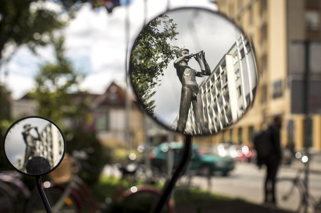 Dodatni evro prispevka nacionalna radiotelevizija ob sedanjih obveznostih potrebuje. FOTO: Voranc Vogel/delo