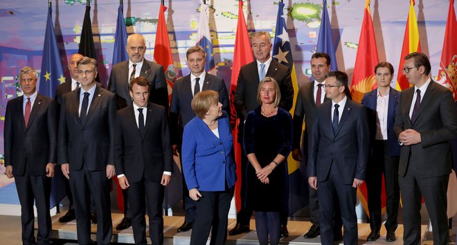 Kljub številnim sestankom na najvišji ravni ni opaznih premikov, tudi po balkanskem vrhu konec aprila v Berlinu ni evropska perpektiva regije nič bolj konkretna. FOTO: Michael Sohn/AFP