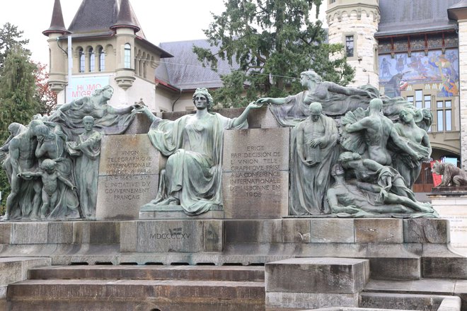 V Bernu je spomenik pošti, saj so tam leta 1874 ustanovili Svetovno poštno zvezo. FOTO: Milan Ilić
