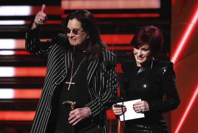 Ozzy in Sharon&nbsp;Osbourne (še kot rdečelaska) na podelitvi grammyjev FOTO: Mario Anzuoni/Reuters