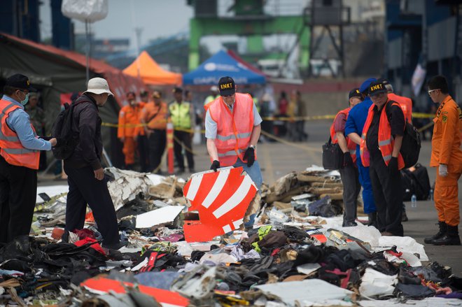 Razbitine letala družbe Lion Air. FOTO: Bay Ismoyo/AFP