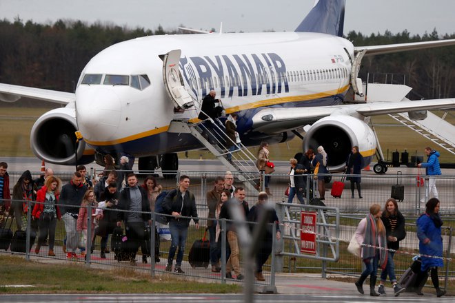 Ryanair bo s sedanjo floto sposoben prepeljati približno milijon potnikov manj, kot so načrtovali. Foto Reuters