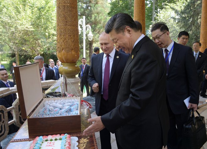 Kitajski predsednik Ši Džinping z ruskim Vladimirjem Putinom 15.junija 2019. Foto Sputnik Photo Agency Reuters