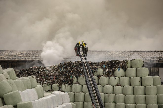 Nova pravila naj bi onemogočila kopičenje odpadne embalaže in tudi požare. FOTO: Voranc Vogel/Delo