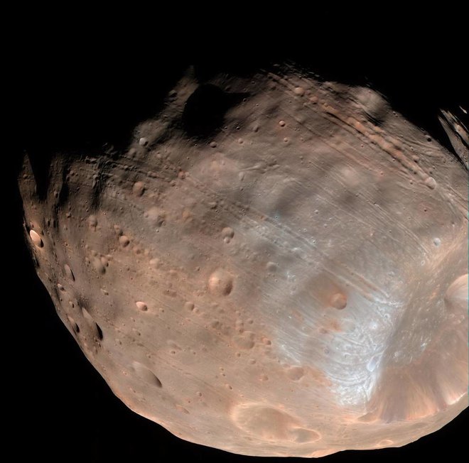 Fobos ima povprečni premer 22 km. FOTO: NASA/JPL-Caltech/University of Arizona&nbsp;