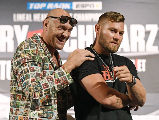 Tyson Fury (levo) je izrazit favorit proti Tomu Schwarzu, ki pa verjame v svoje sposobnosti. FOTO: AFP