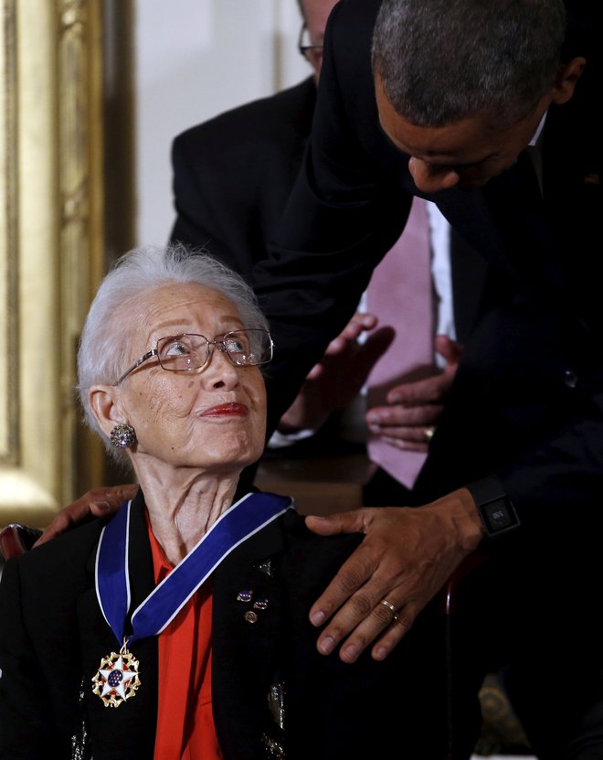 Barack Obama ji je leta 2015 podelil najvišje ameriško civilno odlikovanje. FOTO: Carlos Barria Reuters