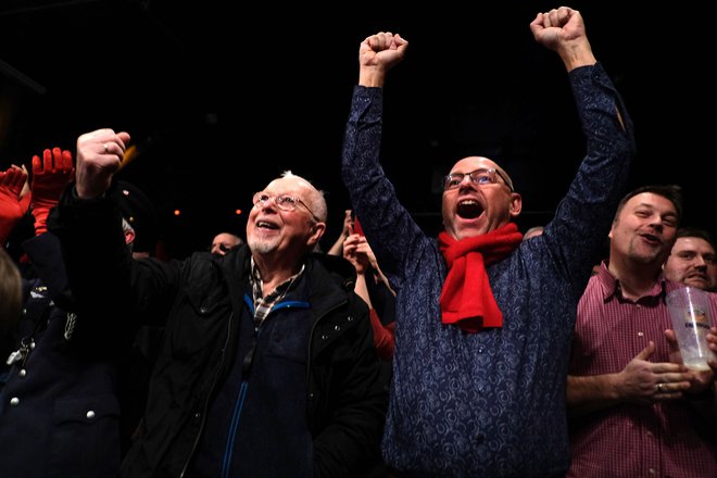 Veselje med privrženci SPD po zmagi v Hamburgu.&nbsp;Foto: Patrik Stollarz/Afp