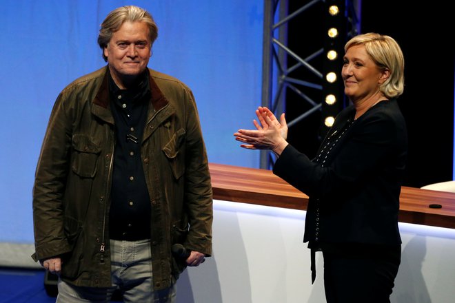 Bannon si je v Parizu delil oder z Marine Le Pen. FOTO: Pascal Rossignol/Reuters