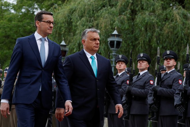 Poljski in madžarski premier, Mateusz Morawiecki in Viktor Orbán, sta naklonjena Bannonovim zamislim. FOTO: Kacper Pempel/ Reuters
