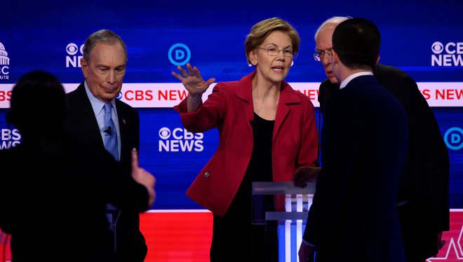 Mike Bloomberg, Elizabeth Warren in Bernie Sanders po televizijskem soočenju. FOTO: Jim Watson/AFP