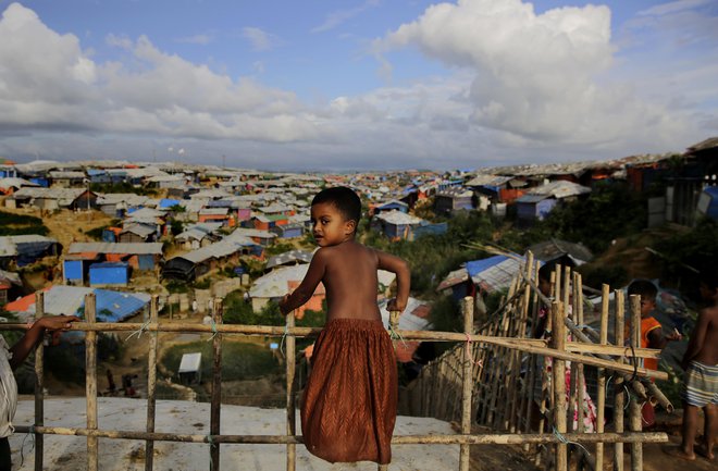 V napadih je umrlo najmnja 6700 ljudi, med njimi številni otroci. FOTO: Altaf Qadri/AP