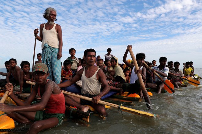 S severa pokrajine Rakine je zaradi brutalne operacije mjanmarske vojske pred letom dni v Bangladeš pobegnilo okoli 700.000 Rohingov, ki so poročali o požigih, umorih in posilstvih. FOTO: Mohammad Ponir Hossain/Reuters