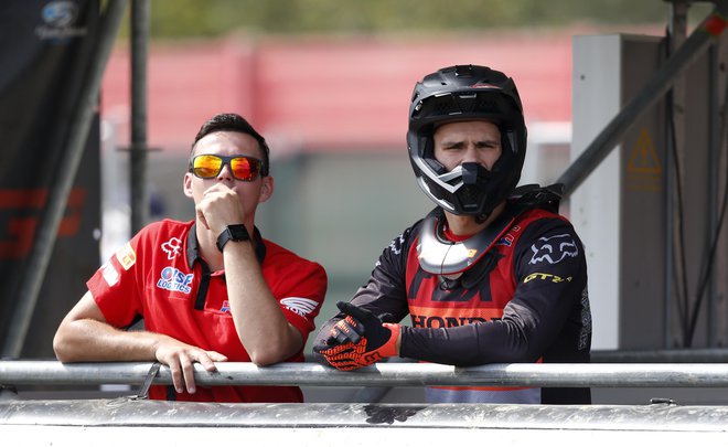 Tim Gajser in njegov brat Nejc sta takole čakala na štart dirke. FOTO: Matej Družnik