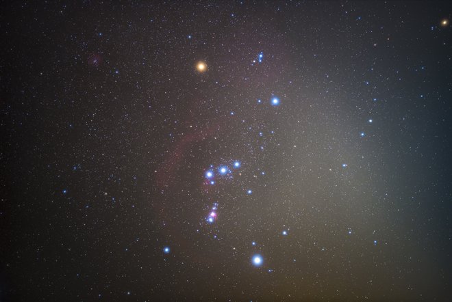 Orion. Betelgeza je rumenkasta zvezda zgoraj levo. FOTO: Shutterstock