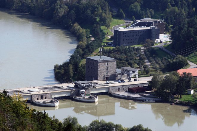 Večina poslancev želi pospešiti dokončanje verige na spodnji Savi, podobno kot na Dravi. FOTO: Tadej Regent/Delo