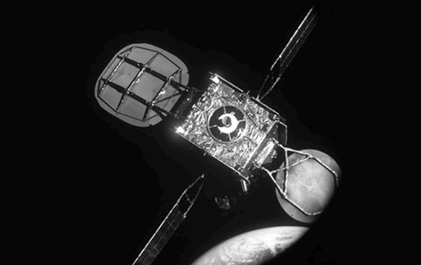 Intelsatov satelit tik pred spojitvijo, kot ga je slikal MEV 1. FOTO: Northrop Grumman&nbsp;