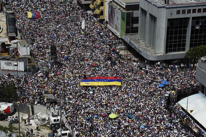 Venezuelska opozicija napoveduje, da se bodo množični protesti še stopnjevali. Foto: AFP