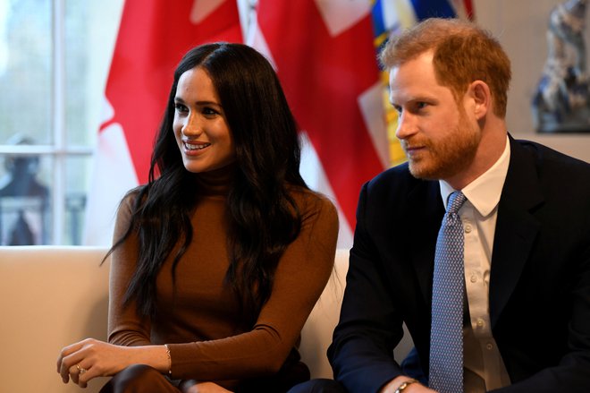 Harry in Meghan sta v začetku leta šokirala, ko sta sporočila, da bi se rada delno umaknila od kraljevih dolžnosti.&nbsp;FOTO: Pool New/Reuters