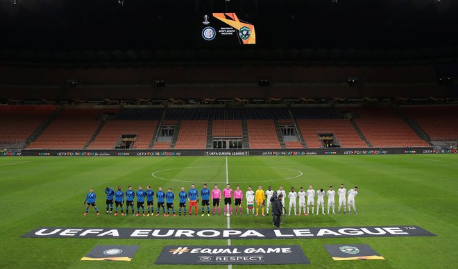 Tekma Interja in bolgarskega Ludogorca v okviru Evropske lige na zaradi koronavirusa praznem milanskem San Siru. FOTO: Reuters
