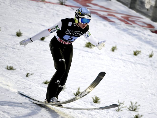 Anže Lanišek je danes v Lahtiju zaokrožil elitno deseterico. FOTO: Reuters