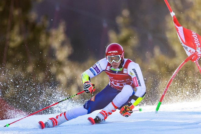 Žan Kranjec si je po lepem izhodišču s prve proge pokvaril tekmo in po 13. mestu zdrsnil z vrha veleslalomske razvrstitve sezone. FOTO: AFP