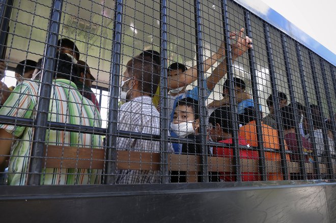 Pobegli Ujguri opozarjajo, da tamkajšnja oblast uporablja za nadzor visokotehnološko opremo. FOTO: Andrew Rc Marshall/Reuters