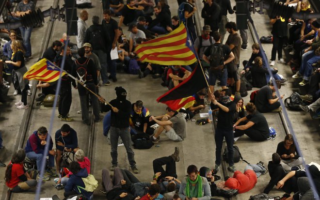 Današja akcija independentistov na železniški postaji v Gironi.<br />
FOTO:&nbsp;AP