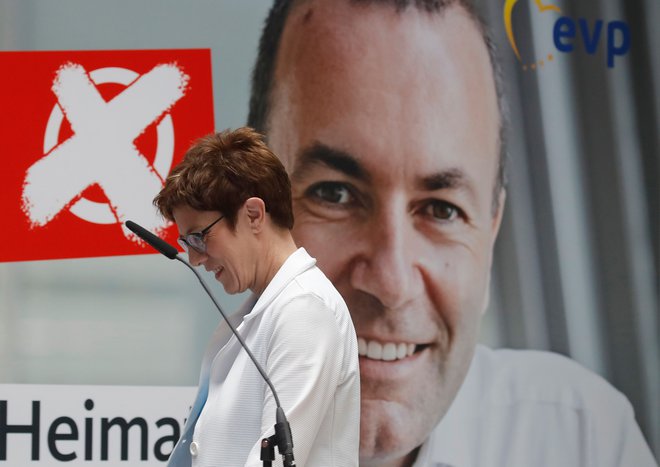 Annegret Kramp-Karrenbauer podmladek CDU očita, da je izgubila stik z mladimi. FOTO: AFP