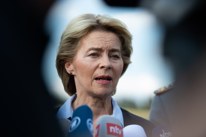 Političarka iz nemške CDU Ursula von der Leyen je od leta 2005 v različnih vladah kanclerke Angele Merkel. Po izobrazbi je zdravnica, je mati sedmih otrok. FOTO: Swen Pfortner/AFP