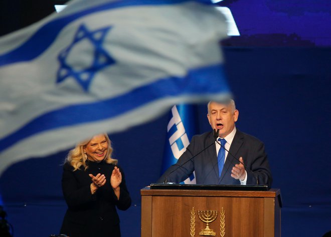 Tokrat bo Netanjahu krenil v proces sestavljanja koalicije z več možnosti kot aprila in septembra lani. FOTO: Afp