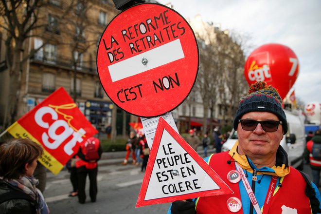 Jezni Francozi nasprotujejo pokojninski reformi.<br />
FOTO: Reuters