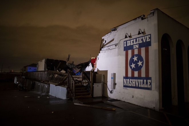 Neurje je Nashville doseglo nekaj po polnoči po tamkajšnjem času. FOTO: Brett Carlsen/AFP