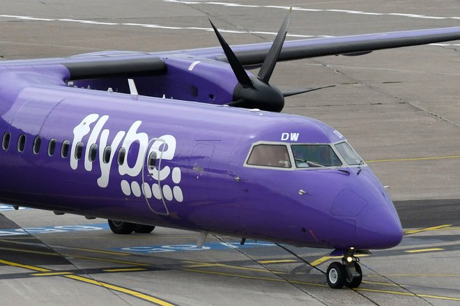 Flybe je v Veliki Britaniji ključen zaradi dobrih povezav s kraji, ki jih druge komercialne linije ne pokrivajo. FOTO: Ina Fassbender/AFP