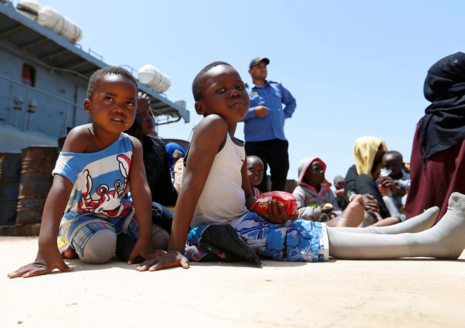 Begunski otroci v Tripoliju.<br />
REUTERS