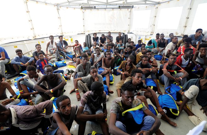 Med 141 rešenimi pribežniki na krovu Aquariusa je 67 mladoletnikov brez spremstva. Foto Reuters