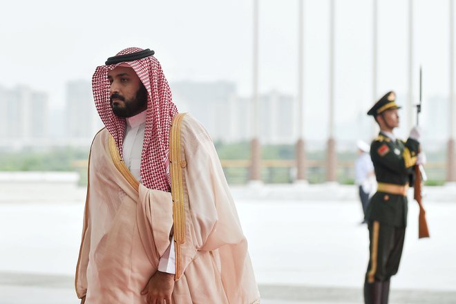 Savdski princ Mohamed bin Salman lahko mirneje spi, saj mu bo Kitajska ob morebitni zaostritvi odnosov z Zahodom gotovo priskočila na pomoč. FOTO Reuters