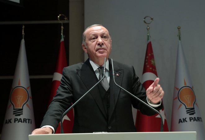 Perdsednik Erdoğan je dejal, da bodo odgovorne privedli pred roko pravico. FOTO: Handout