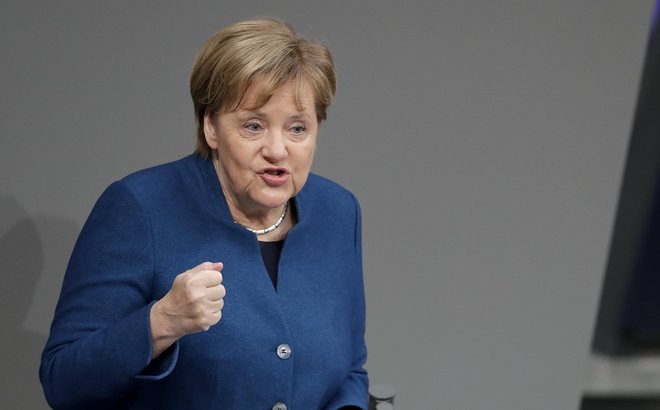 Angela Merkel si je med anketiranci iz 25 držav prislužila 52-odstotno zaupanje. FOTO: Michael Sohn/AP