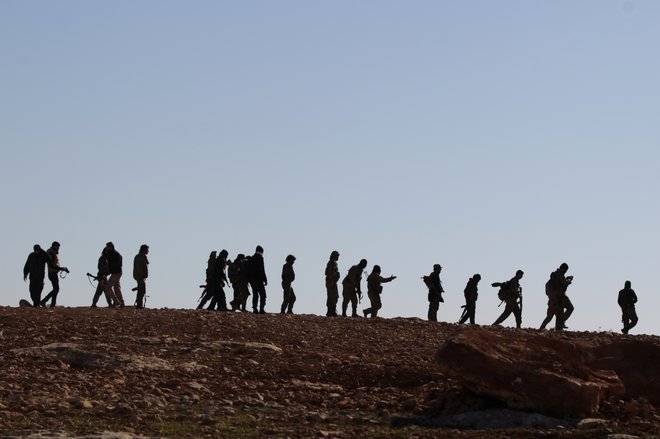 Na severu Sirije naj bi bilo še več desetin nemških pripadnikov Islamske države, med njimi ženske in otroci. FOTO: Reuters