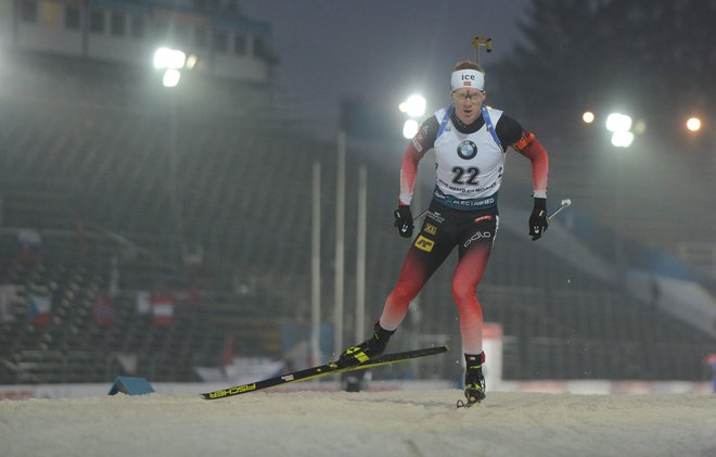Johannes Thingnes Bø je znova zasenčil konkurenco na Češkem. FOTO: AFP