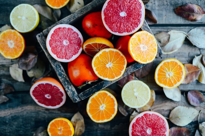 Na primer, zaužiti citrusi se v telesu presnavljajo v svojo osnovno obliko (citrate), lahko se pretvorijo tudi v drugo obliko alkalne oblike (bikarbonate). FOTO: Shutterstock