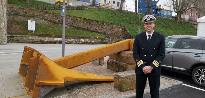 Sidro kot spomenik morju z zlomljenim krakom. Zasluge za sidro ima njegov lastnik <strong>Lean Fonda</strong>. Foto Boris Šuligoj