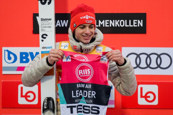 Nemški smučarski skakalec Constantin Schmid presenetljivo vodi v seštevku norveške turneje Raw Air. FOTO: Reuters