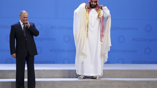 Med zadnjimi je največ pozornosti nedvomno pritegnilo dolgo napovedovano ponovno srečanje med Trumpom in Putinom, ki je pozornost vzbudilo tudi zato, ker je Putin objel savdskega prestolonaslednika princa Mohameda bin Salmana. FOTO: Ricardo Mazalan/AP