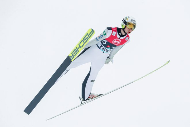 Žiga Jelar je bil šesti najboljši posameznik sobotne moštvene tekme smučarskih skakalcev na Holmenkollnu. FOTO: Reuters