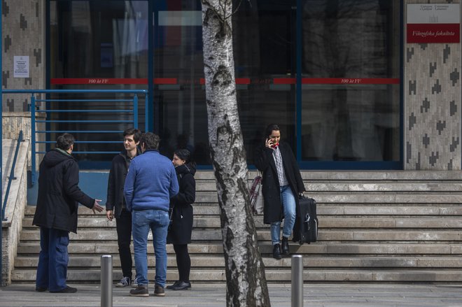 Zaradi koronavirusa so odpadla predavanja na fakulteti za arhitekturo in pravni fakulteti, odpovedana so predavanja na filozofski fakulteti. FOTO: Voranc Vogel